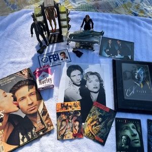 X Files Memorabilia/Collectibles: Cards,Action Figures, Magazine, etc